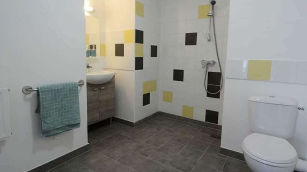 Salle d'eau, Fac-Habitat Le Studio, Saint-Denis