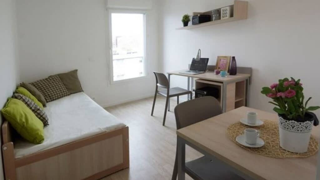 Chambre meublée, Fac-Habitat MIS pour étudiants, Paris 13e